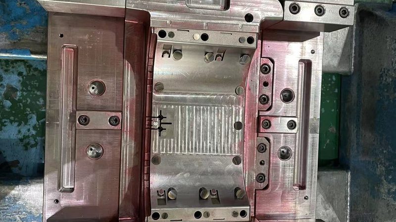 压铸模具加工精度：揭秘其核心要求与挑战**